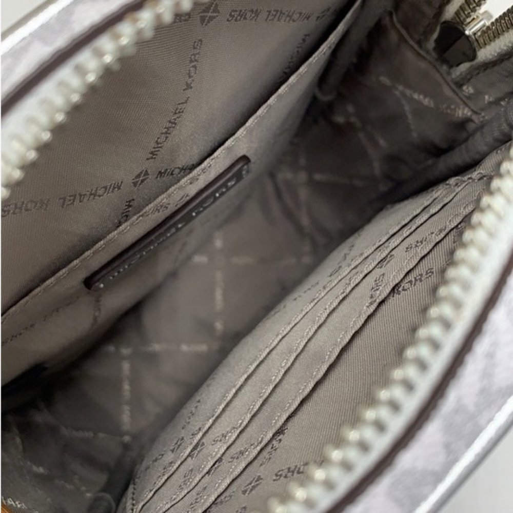 MICHAEL KORS WOMEN LADY SKI GIRL SKIER CHAIN CROSSBODY BAG WHITE LOGO GREY LTH - Picture 12 of 15